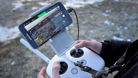 Säteilyturvakeskus mittasi laboratoriossaan drooniohjainten säteilypitoisuuksia.