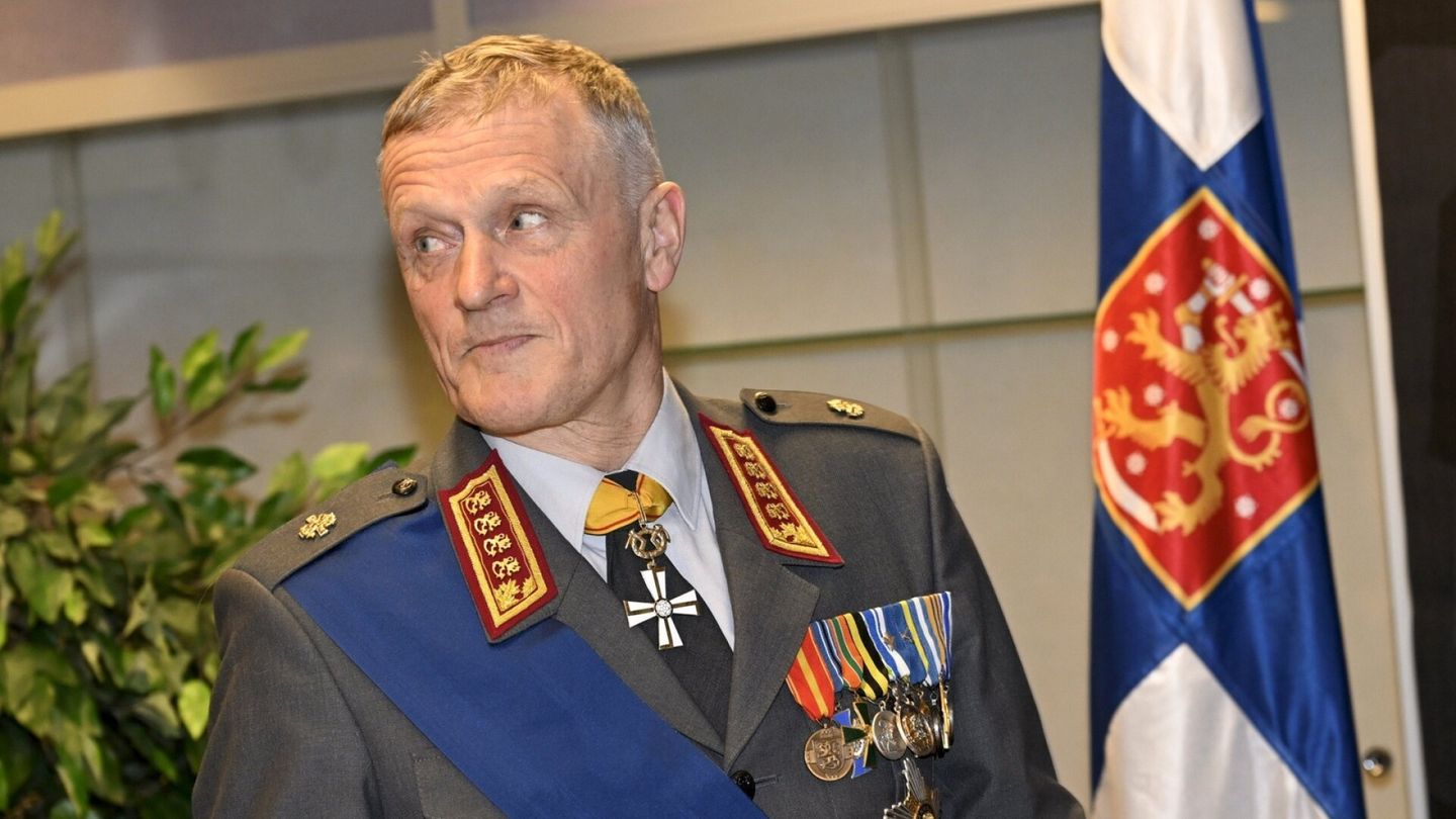 Puolustusvoimien entinen komentaja Timo Kivinen Milttonille