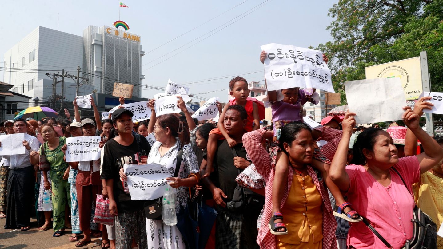 Myanmar: New President Pardons Thousands, Commutes Death Sentences to Life Imprisonment