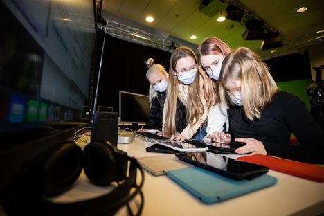 Tamperelaiset Koululaiset Tutustuivat Uutisten Tekemiseen Ja Saivat 