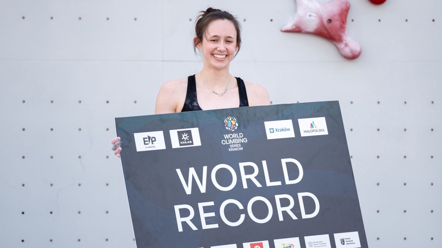 Emma Hunt breaks speed climbing world record twice on same day