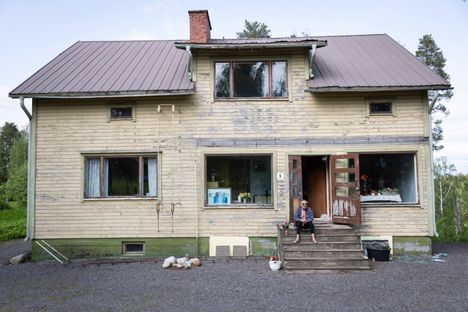 The former village trade of Niukkala is now hosted by Erkki Hermanni Pöhö. The building is at the intersection, where the runoons that had escaped were a large herd four years ago.