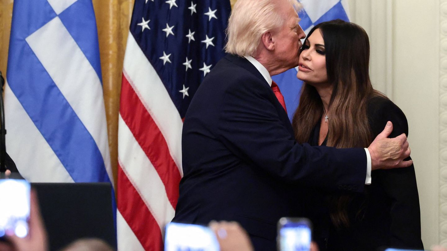 Yhdysvallat | Trump erotti suurlähettilään paikalta poikansa entisen kihlatun, joka pyysi lahjoittajaa maksamaan luottokorttilaskunsa