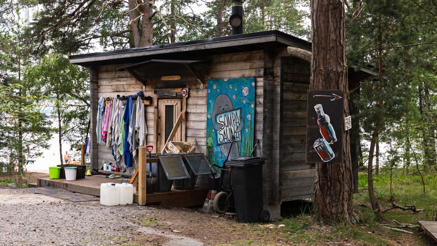 Helsinki Sauna Vandalized, Barbed Wire Found in Water