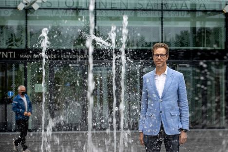 Pirkanmaan sairaanhoitopiirin johtaja Tarmo Martikainen vastaa siitä, että Pirkanmaan uusi hyvinvointialue saa luistavan lähdön. Pohjatöiden pitää olla tehtynä, ennen kuin tammikuun 2022 aluevaaleissa valittava aluevaltuusto aloittaa työnsä maaliskuussa.