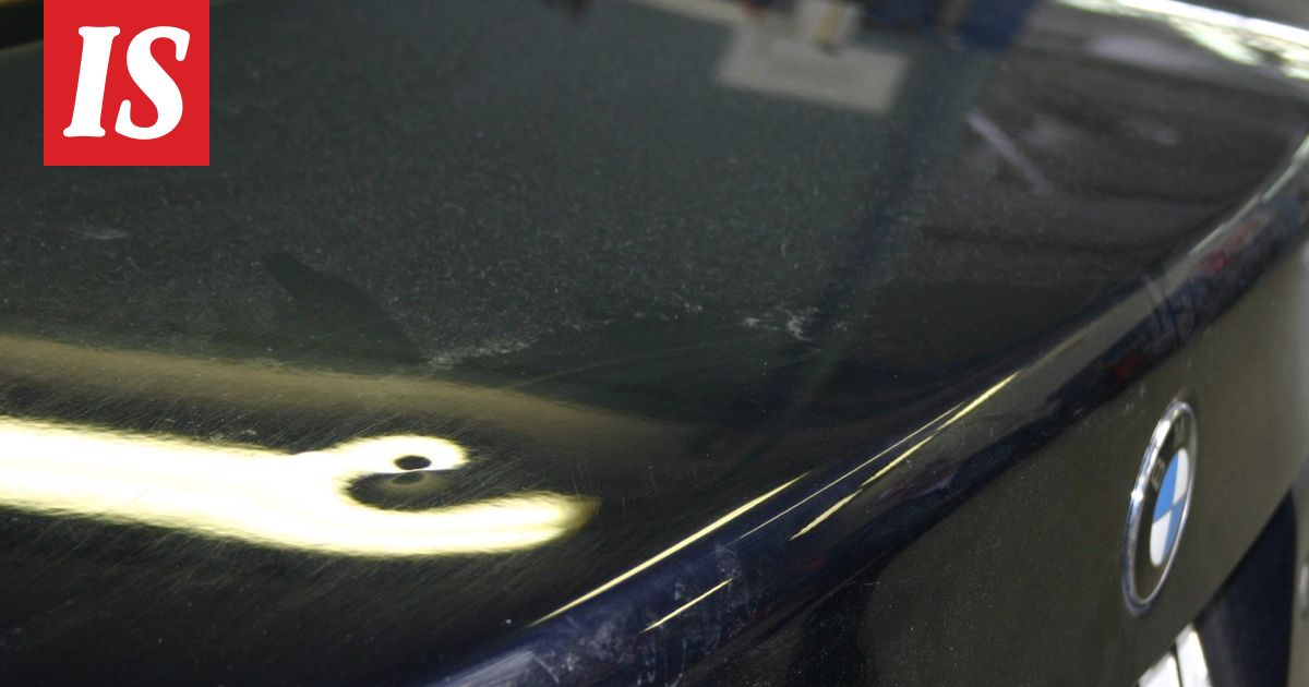 Mies löysi juuri ostamastaan uudesta autosta 200 kolhua