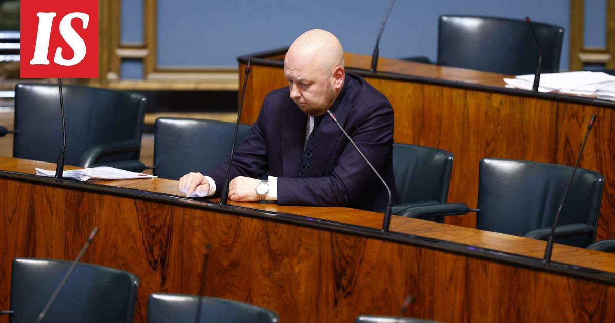 Sdp:n kansanedustajalla oli matkustaja kyydissä ratista kärytessään