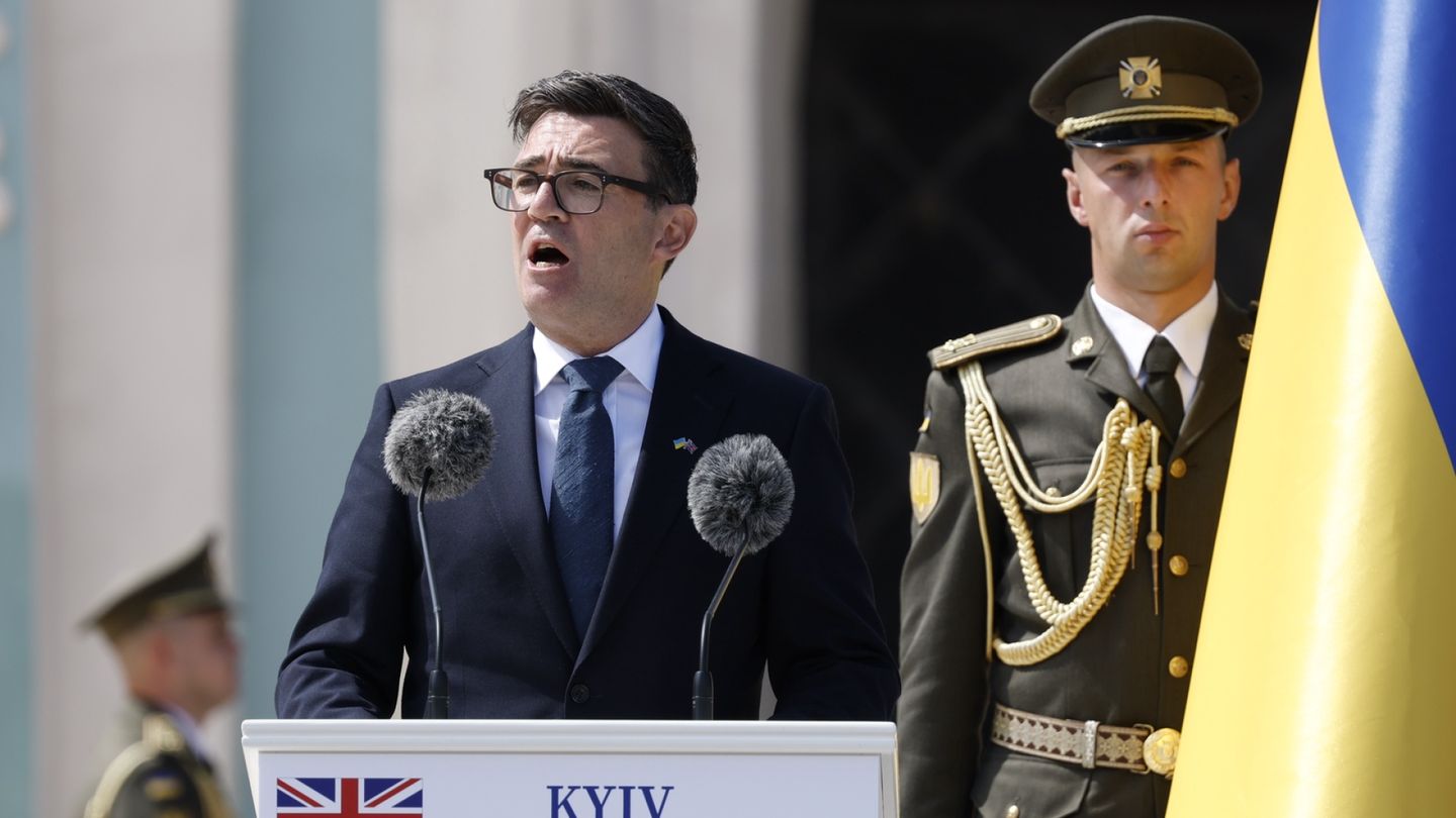 UK PM Burnham visits Kyiv, pledges missile data and declares Russia has 'failed'