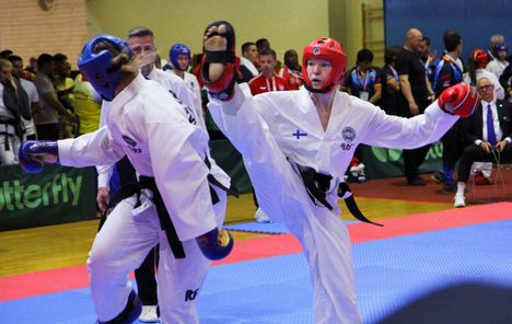 Tamperelaisen Black Eagle Taekwon-Don Mira Sjövall (pun.) otteli upeasti alle 68 kilon sarjan Euroopan mestaruuteen Kroatiassa.