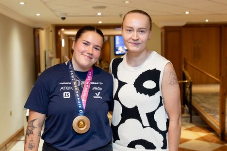 silja-kosonen-tuli-kaapista-ulos-ja-sai-ik-vi-viestej-nyt-puhuu-ari
