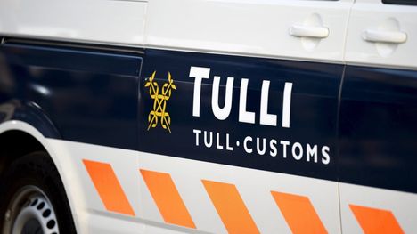 Tulli epäilee pääkaupunkiseudulla toimivan huolinta-alan yrityksen toimittaneen huomattavan määrän Venäjän pakotteiden alaisia tavaroita Venäjälle vuosina 2022– 2025.
