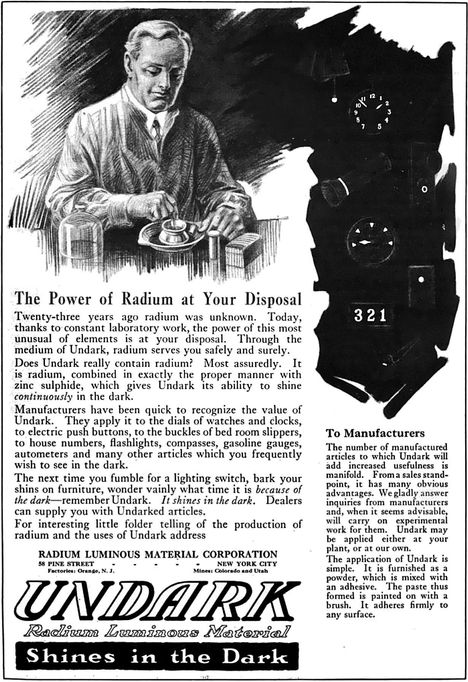 Undark-tuotteita mainostettiin todellisina atomiajan esineinä, jotka loistavat täydessä pimeydessä. Mainos vuodelta 1921.