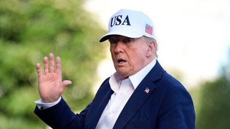 Donald Trump kertoi perjantaina uusista tulliaikomuksistaan.