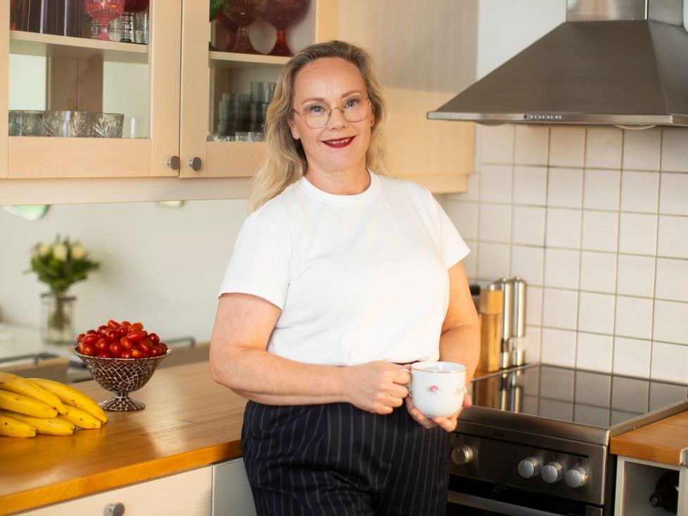 Näyttelijä Sari Puumalainen näyttää ruualla perheelleen, että rakastaa. 