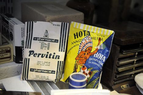 Pervitin-nimistä lääkejauhetta myytiin Suomessa aina 1980-luvulle asti. Metamfetamiini reseptistä oli toki aiemmin pudotettu pois. Hota-pulveri oli samantyyppistä ainetta.