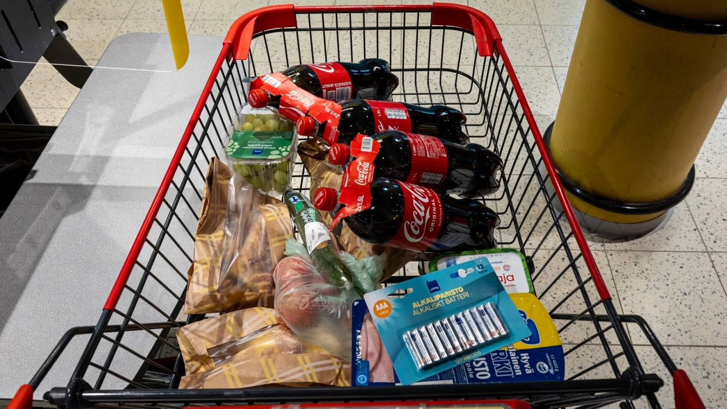  30 vuotta pienessä lähi­kaupassa asioinut järkyttyi hintaerosta, kun vaihtoi hypermarkettiin