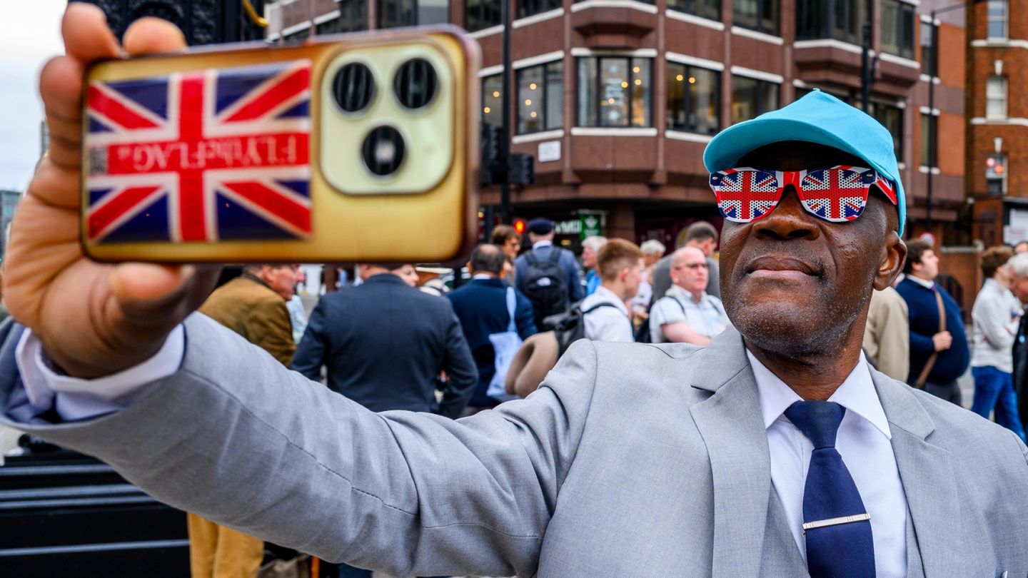 Britain: Nigel Farage's Forces Mobilize Early to Back Labour Star's Challenger