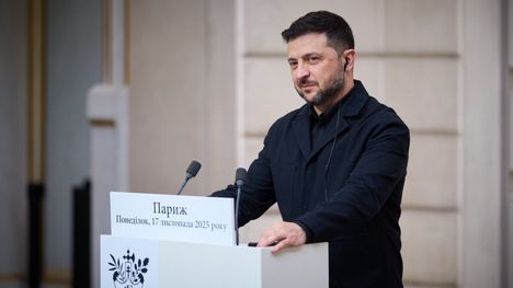 Ukrainan presidentti Volodymyr Zelenskyi Pariisissa maanantaina.