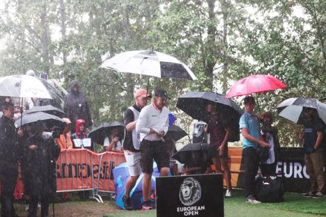 Kaatosade haittasi frisbeegolfin European Openia torstaina, perjantaina kierros keskeytettiin.