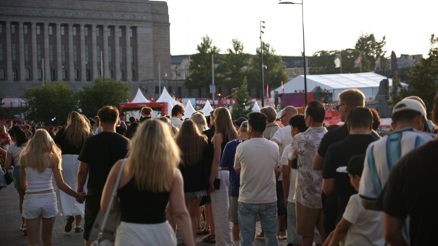 World Cup fever grips Helsinki, fans queue for hours at Fanzone