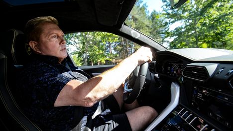 Vesa Keskinen ajeli uudella Lamborghinillaan kesällä 2019. Rattijuopumukseen hän kertoo syyllistyneensä Mercedes-Benzillä.