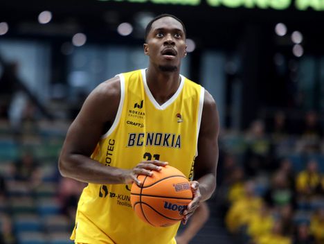 Clevon Brown teki BC Nokialle 13 pistettä ja otti 9 levypalloa Kauhajoella. Sarjapisteet jäivät kotijoukkue Karhulle kuuden pisteen erolla.