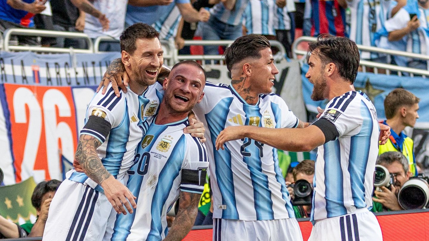 England to Face Argentina in World Cup Semi-Final