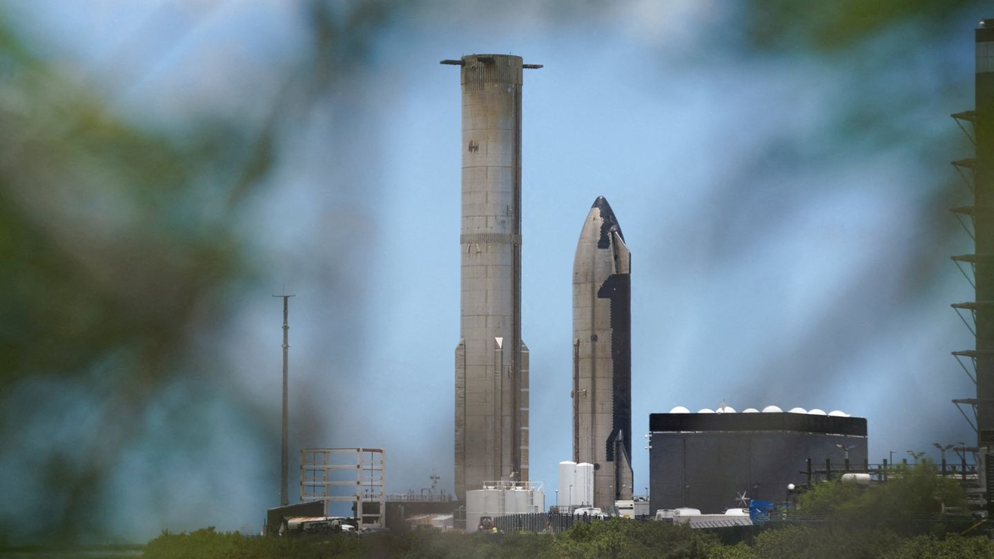 Record Listing: SpaceX's Stock Price Soars as Trading Begins