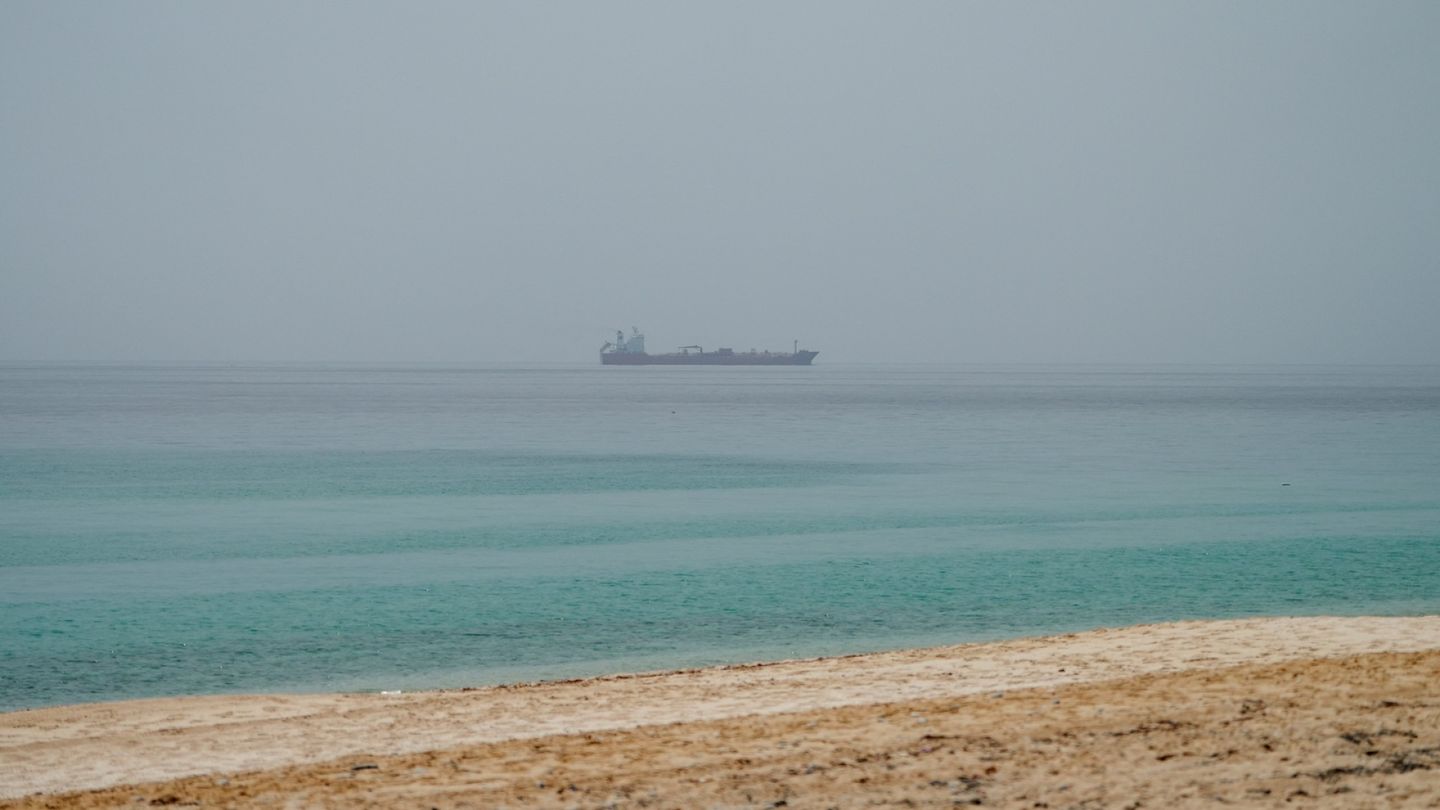 Iran Attacks Cargo Ship, Disrupting Traffic in Strait of Hormuz Again
