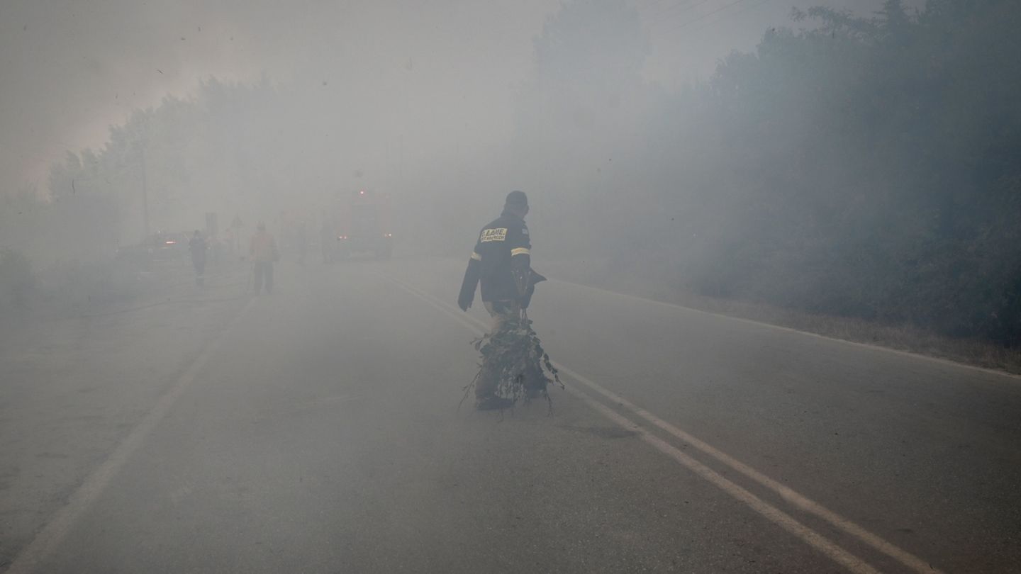 Climate Change Fuels Wildfires: Croatia and Greece Evacuate Tourists