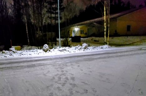 Lukijamme näkee lumipaakussa brittiläisen poliitikon Winston Churchillin piirteitä.