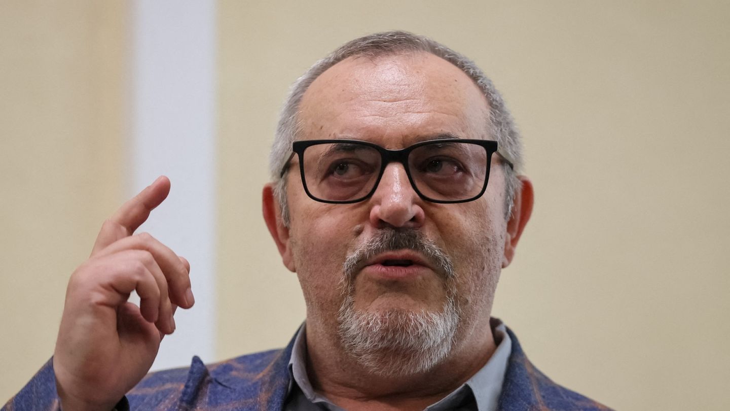 Opposition politician who opposed Ukraine war flees Russia