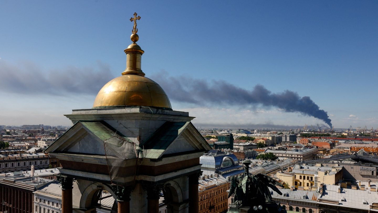Ukrainian drones strike St. Petersburg oil terminal during economic forum
