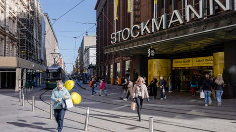 Stockmannin edusta Hullujen päivien aikaan sunnuntaina 6. huhtikuuta 2025.