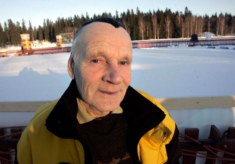 Hiihdon entinen päävalmentaja Immo Kuutsa tuli Tampereen Kauppiin seuraamaan hiihdon SM-kisoja vuonna 2006.