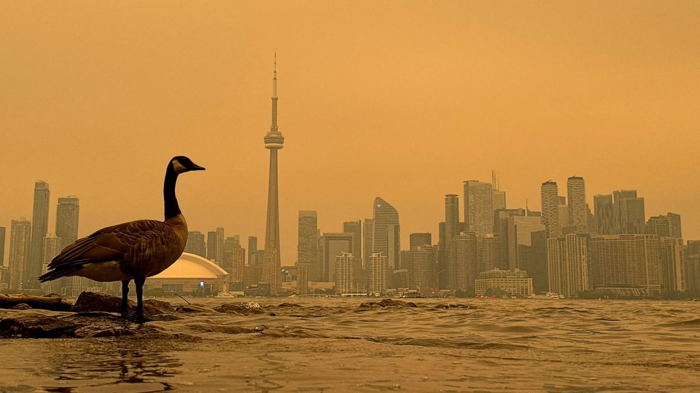 Wildfire Smoke Turns Toronto Orange, Air Quality Plummets