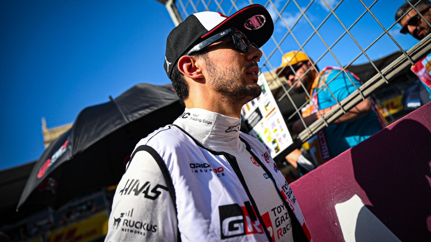 F1-kuljettaja lähtee