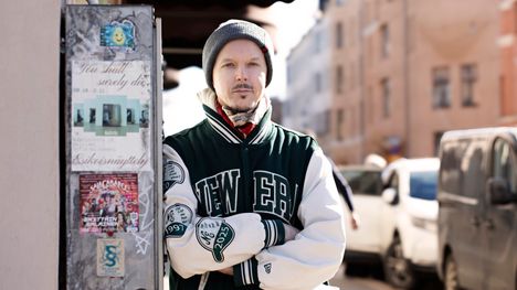 ”Minulla on kotona viiden tonnin arvoinen rumpusetti laatikossa käyttämättömänä. Joskus tuollaiset asiat vain jäävät minulta mielen perukoille”, Jukka Poika sanoo.