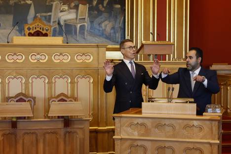 The President of the Republic, Alexander Stubb, and the Speaker of the Grand Chamber of Norway, Masud Gharahkhani. Suurkäräjät is the name used for the Norwegian Parliament.