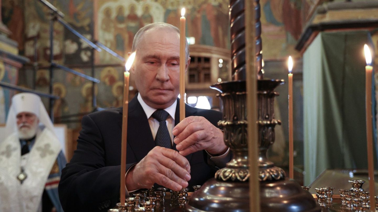 Putin sends relics of Grand Prince Donskoy to eastern Ukraine for supernatural aid