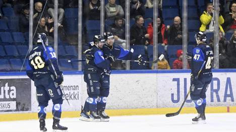 Kiekko-Espoo murjoi Ässät Espoossa.