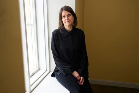 Euroopan politiikan tutkimuksen professori Johanna Kantola on tutkinut EU-parlamentin poliittisia ryhmiä, jotka usein jäävät äänestäjille etäisiksi. Eurovaalien ehdokasasettelu päättyy 30. huhtikuuta.
