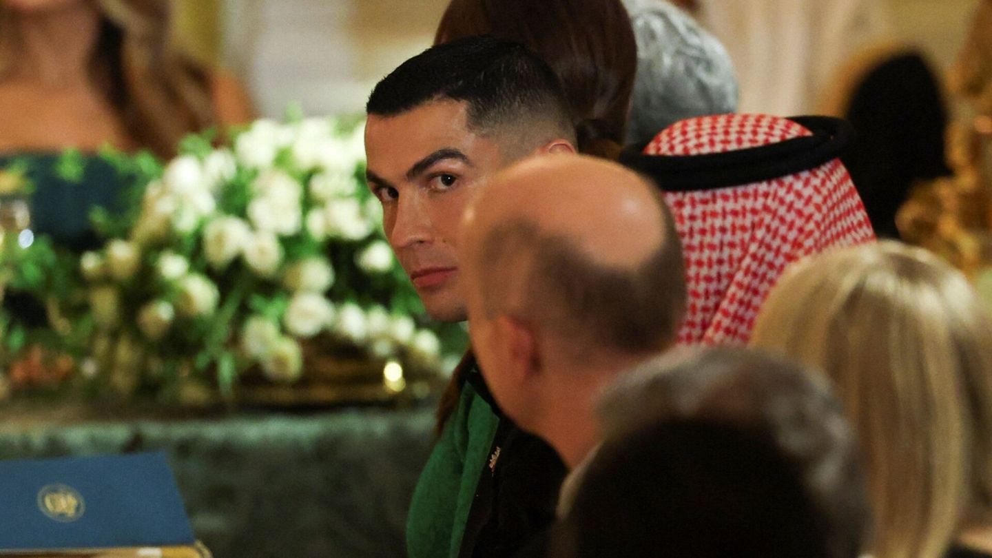 Jalkapallo | Cristiano Ronaldo illasti Trumpin, Elon Muskin ja Saudi-Arabian johtajan seurassa