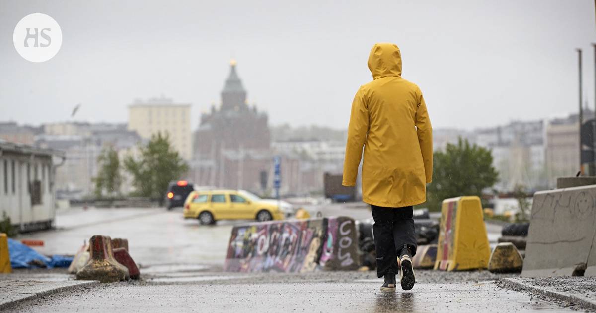 Why are raincoats often yellow?