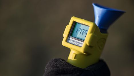 Alkoholivalvonnassa puhalletaan nykyään tötteröön, ei enää pilliin.