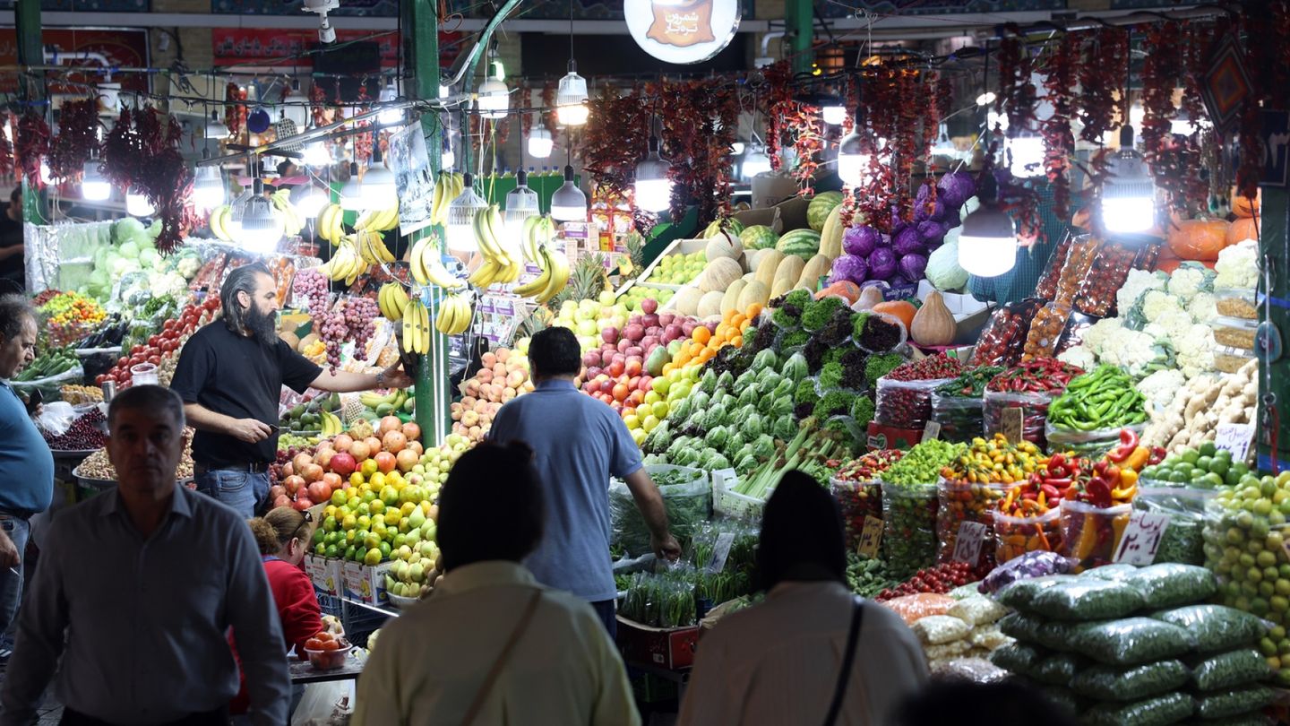 Iran | Iranilaisten talous­ahdinko syvenee: Inflaatio 70 prosenttia