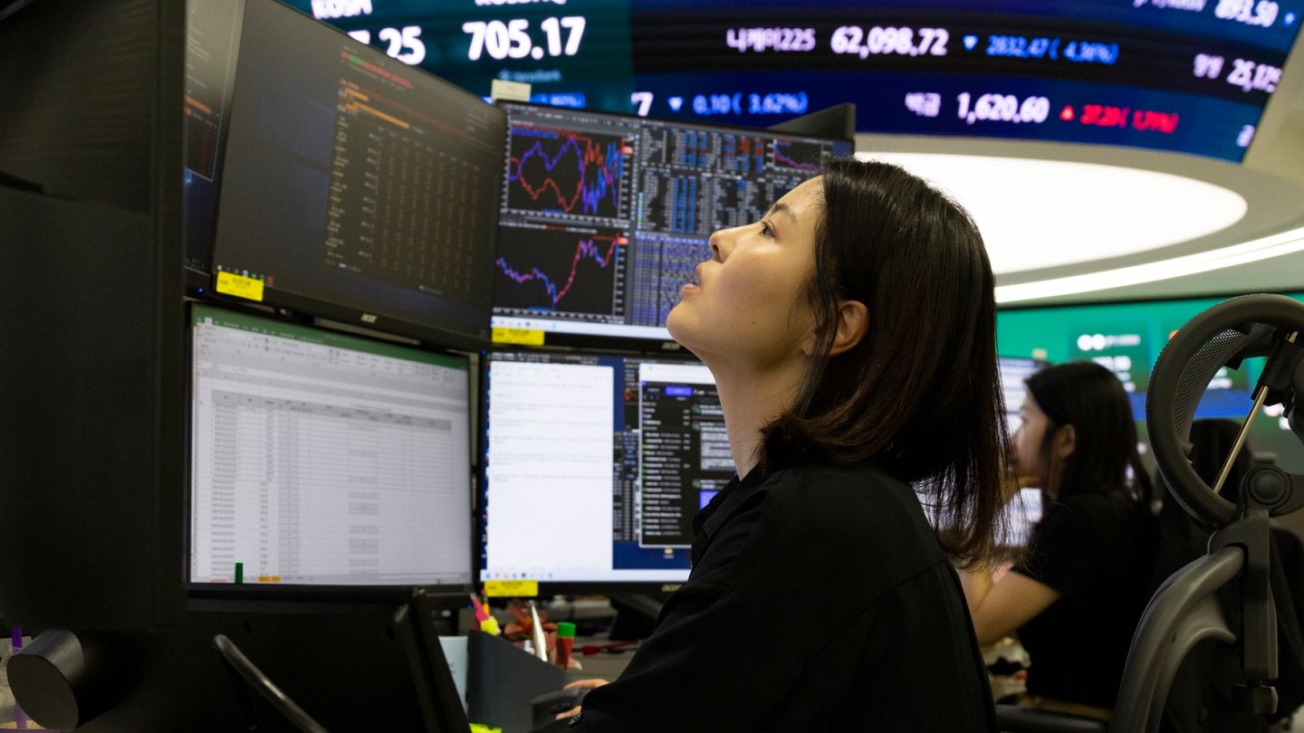 Tech Stocks Tumble in Sharp Correction, Nvidia Loses Top Spot as World's Most Valuable Company