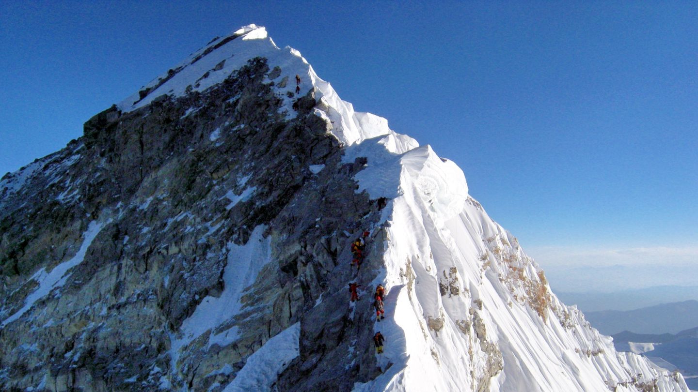India plans risky mission to retrieve 'Green Boots' body from Everest