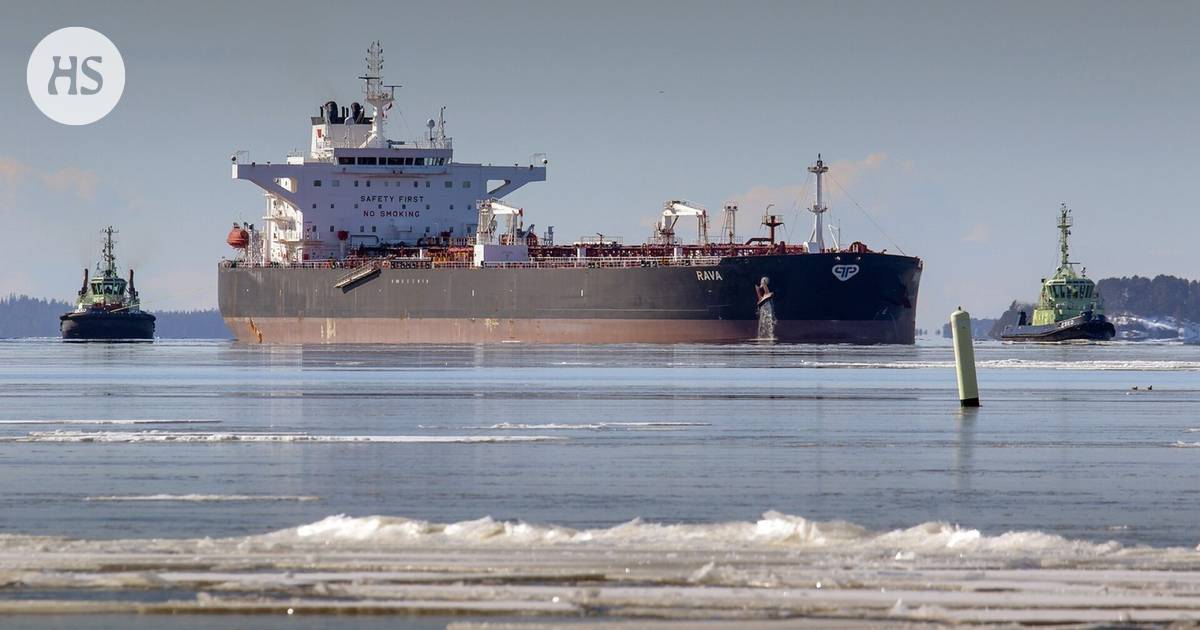 What if a tanker in poor condition causes an oil accident in the Baltic Sea?