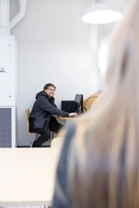 Cherish Rambo Vaikutti Teini Ikaisesta Anistha Mukavarta Chatissa. 